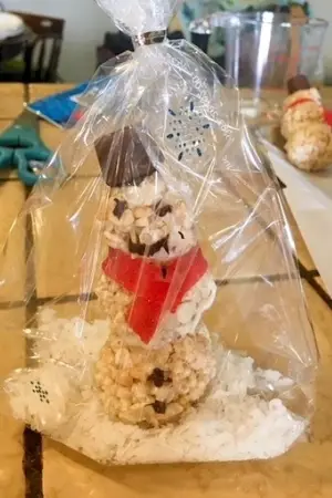 snowman snowglobe treat