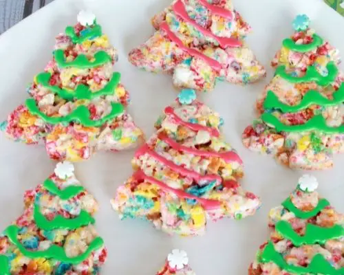 rice krispie Christmas trees with frosting