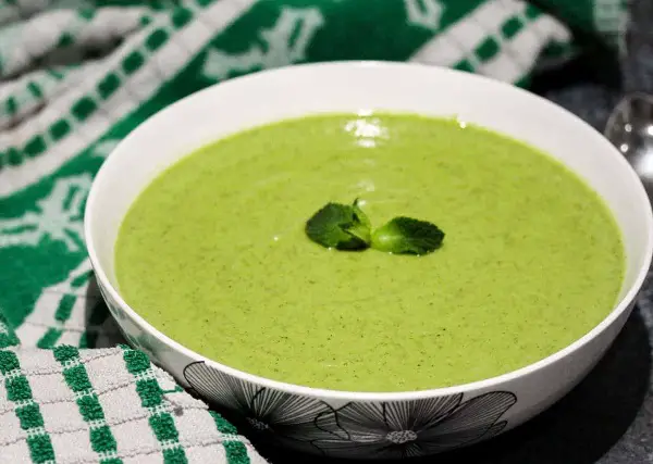 broccoli pea and mint soup